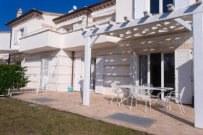 S018 - Sirolo, nuovissimo trilocale in pietra con giardino dx
